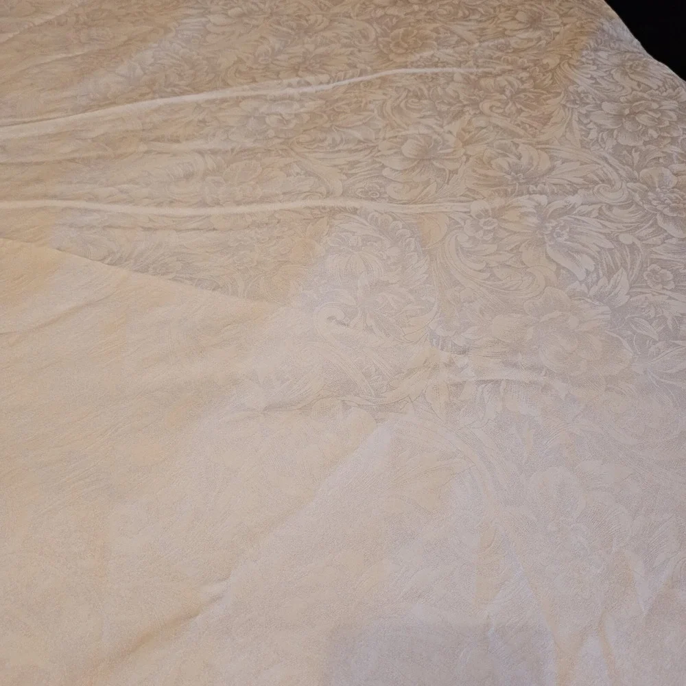 WATERFORD Ivory Floral Tablecloth Round 70